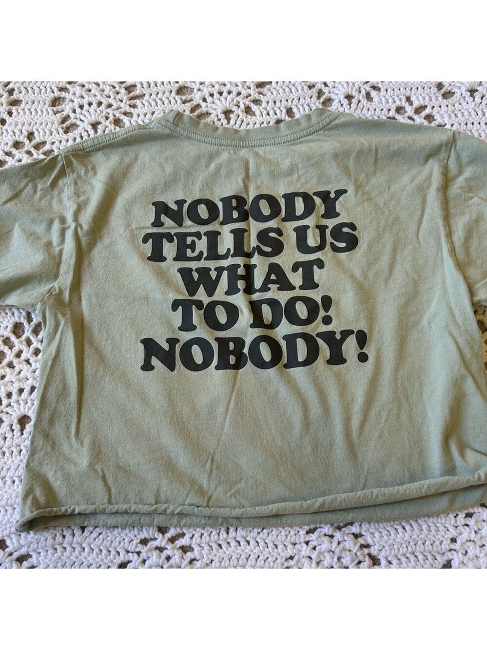 Juniors Size M Peanuts Shirt Green Cropped Juniors  Nobody Tells Us What To Do - Picture 10 of 10